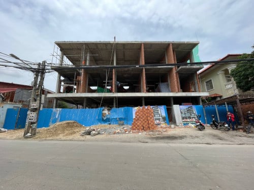 ផ្ទះអាជីវកម្ម លក់ ជិតផ្សារទំនើប ជីប ម៉ុង ២៧១ (Chip Mong 271 Mega Mall)