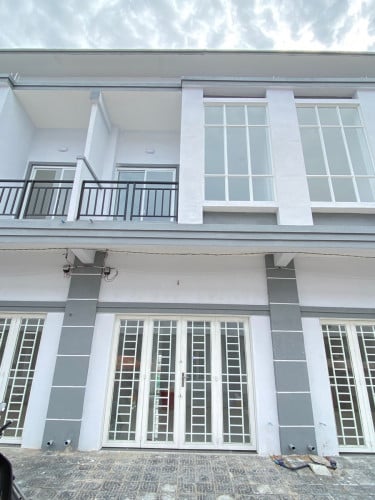 វីឡាកូនកាត់លក់បន្ទាន់ ឡេង​ ណាវ៉ាត្រា​ ផ្លូវទួលពង្រ