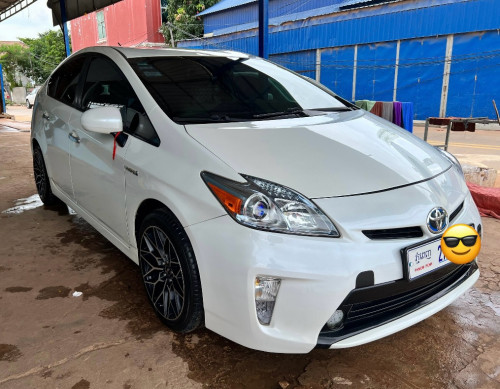 ឡាន Prius 2010 Option 3 ក្នុងលឿង លក់បន្ទាន់