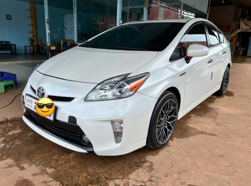 ឡាន Prius 2010 Option 3 ក្នុងលឿង លក់បន្ទាន់
