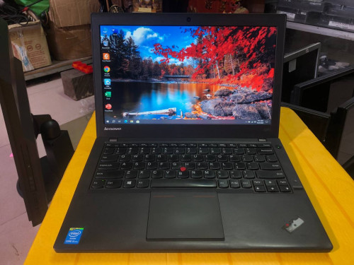 Lenovo X240 Core i5 4th  RAM  8GB SSD​​​​ 128GB