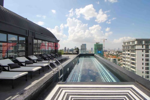 Modern 2 Bedrooms service apartment with swimming pool and gym available for rent in BKK1 Area