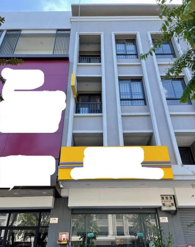 ផ្ទះប្រភេទអាជីវកម្ម ( Shop house ) សំរាប់លក់ស្ថិតនៅក្នុងបុរីជីបម៉ុង៥៩៨