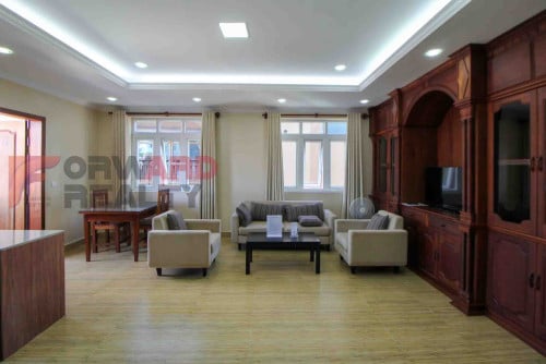 2 Bedrooms apartment available for rent in Russian Market Area (Toul Tompong)