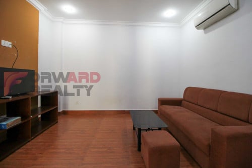 2 Bedrooms apartment available for rent in Russian Market Area (Toul Tumpung)