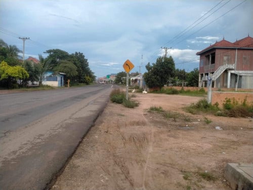 ដីស្អាតជាប់ផ្លូវជាតិលេខ៨ត្រូវការលក់