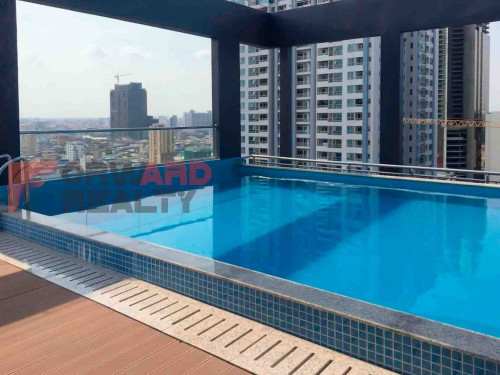 2 bedrooms apartment with swimming pool and gym available for rent in BKK1 Area
