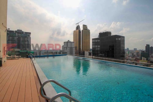 2 Bedrooms apartment with swimming pool and gym available for rent in BKK1 Area