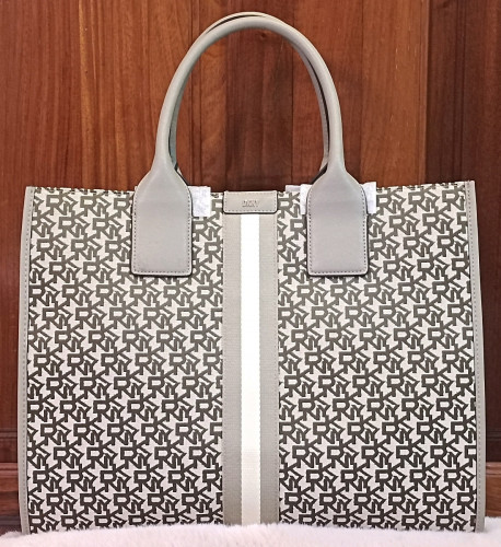 unboxing Louis Vuitton #Boétie PM zipped tote bag 😍 
