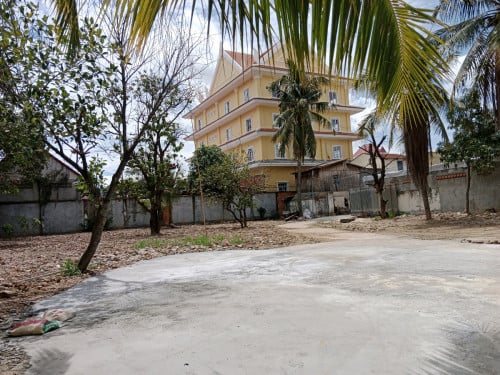 ដីលក់បន្ទាន់តម្លៃក្រោមទីផ្សារ