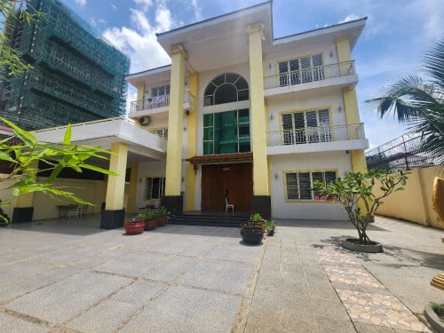 8 Bedrooms villa for rent in Phnom Penh Thmey