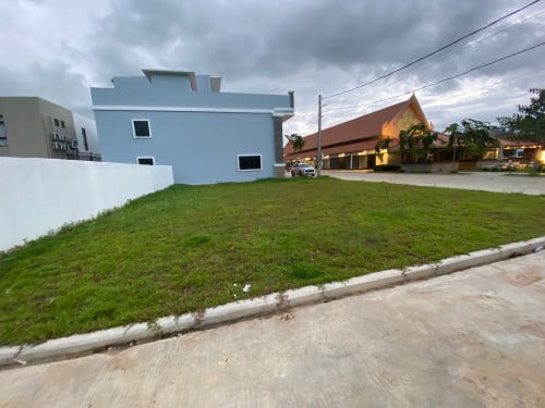 លក់ដីនឹងផ្ទះអាជីវកម្មកែង មុខផ្សារបន្ទាន់(372m2)