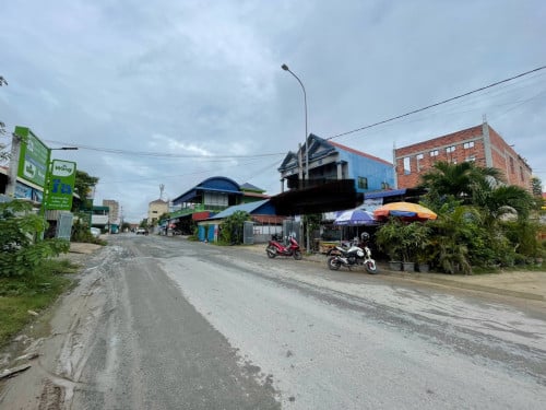 ដីនិងផ្ទះលក់តម្លៃក្រោមទីផ្សារ