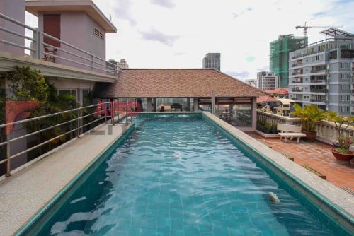2 Bedrooms apartment with swimming pool and gym available for rent in BKK1 Area