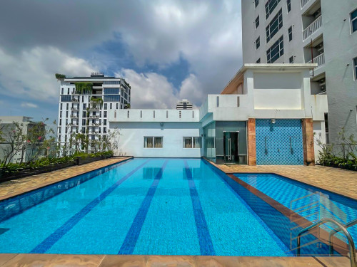 Spacious 2 bedrooms apartment with swimming pool and gym available for rent in BKK1 Area