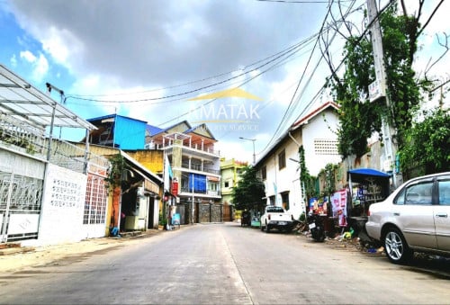 ដីលក់នៅក្បែរផ្សារស្ទឹងមានជ័យចាស់
