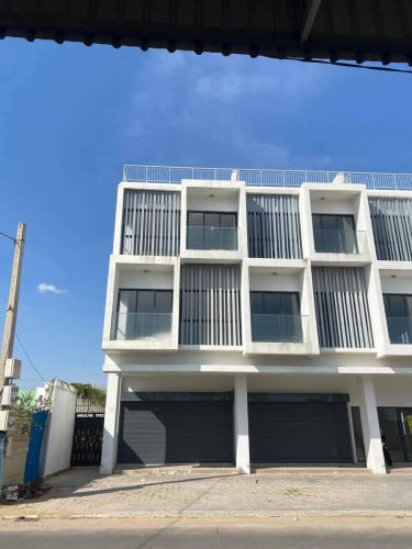 ផ្ទះអាជីវកម្មជួលនៅផ្លូវ60m