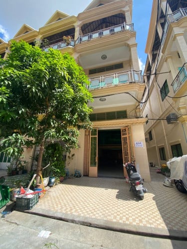 ផ្ទះបុរីប៉េងហួត​ភូមិន្ទ​ កែង​ 195,000$ ចរចារ