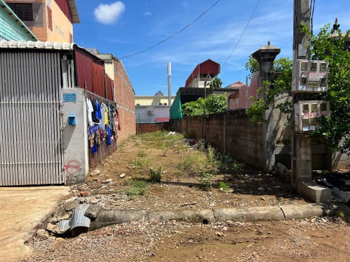 ដីលក់​ ក្រុង​ សិរីសោភ័ណ