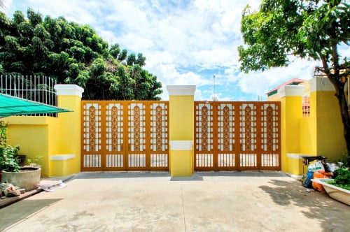 ដីលក់ ទំហ៊ំ 1243 ម2 មានផ្លូវចេញចូលតាមបុរី លក់