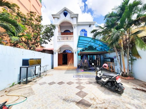 Beautiful Villa 4 bedrooms for rent at Bueng Tompun area, nearby khmer soviet friendship hospital