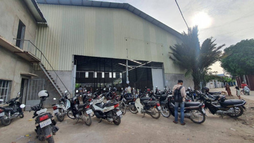 ឃ្លាំង មានអាជីវកម្មបាល់ទះ សំរាប់លក់ ទីតាំងក្បែរផ្សារគគីរ Property Code: VBRE01361