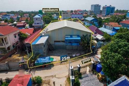 ឃ្លាំង មានអាជីវកម្មបាល់ទះ សំរាប់លក់ ទីតាំងក្បែរផ្សារគគីរ Property Code: VBRE01361