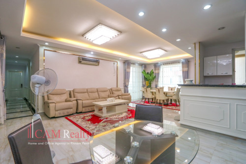 프놈펜에 렌트 아파트 Rose Condo | 4 bedrooms condo on 23rd floor for rent | Pool and gym