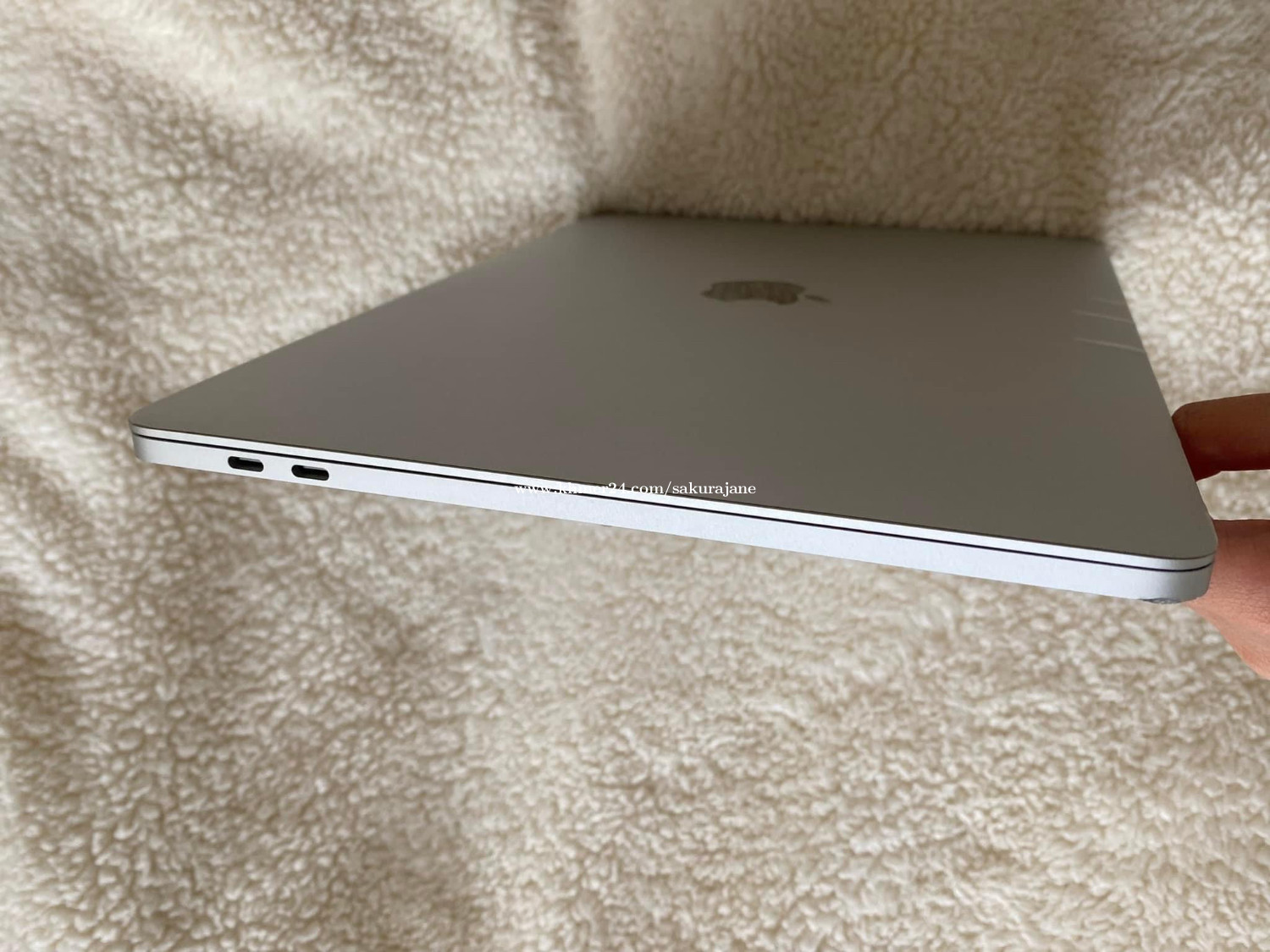 MacBook Pro 13inch Touch Bar 2019 price $700.00 in Boeng Kak Muoy