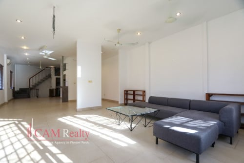 프놈펜에 렌트 아파트7 Makara area | Spacious 3 bedrooms renovated apartment for rent | Large private terrace
