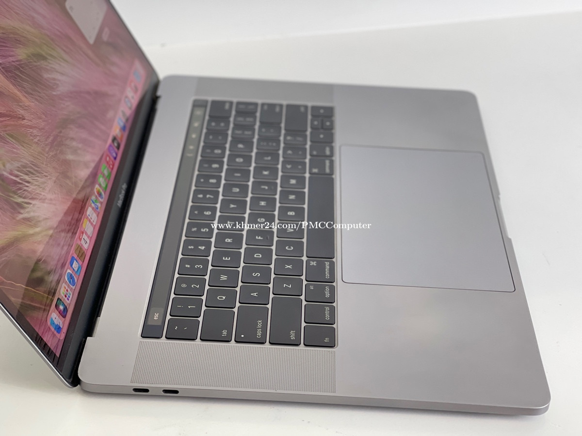 MacBook Pro 15 Pouces Retina TouchBar - intel Core i7 2,6GHz -32Go