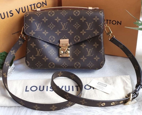 ❤️NEW AUTHENTIC LOUIS VUITTON Large Monogram Beige Pouch Pochette Clutch  Wristle