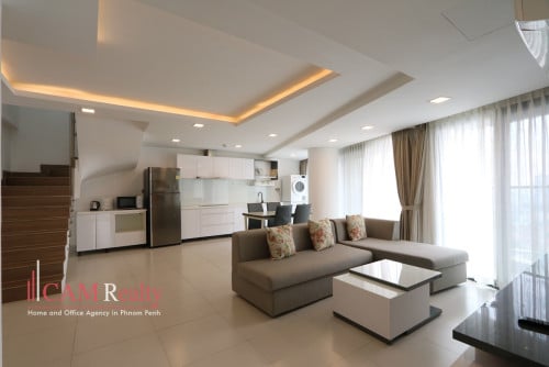 프놈펜에임대주택Duplex 3 bedrooms serviced penthouse for rent in Tonle Basak – Phnom Penh
