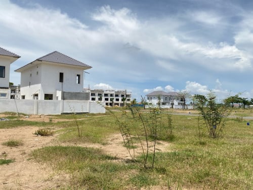 ដីកែង ជិតបុរី Amory 7 ក្រោយពហុកីឡាដ្ឋានមរតតេជោ 5X20, 10x20, 15x20, 20x20 ក្នុងបុរីសុវណ្ណាភូមិ