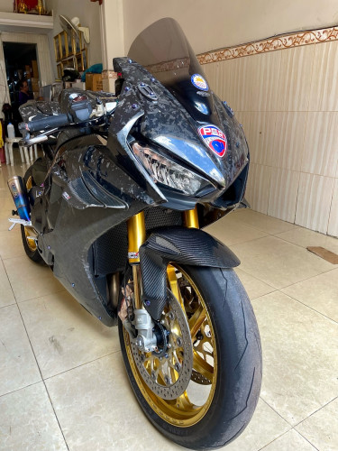 https://images.khmer24.co/23-11-10/s-honda-cbr-1000rr-sp-full-carbon-special-price--606699169961107477959984-b.jpg