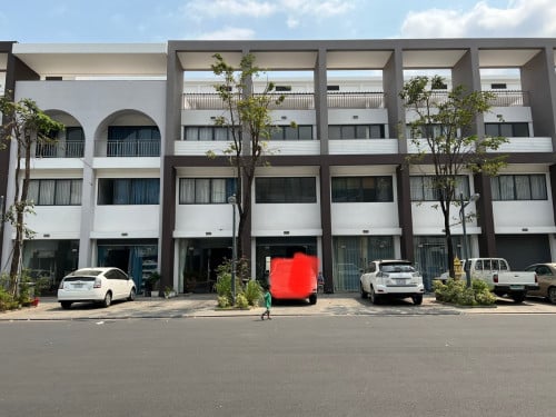 ផ្ទះអាជីវកម្មលក់ (Shop House urgent sale)