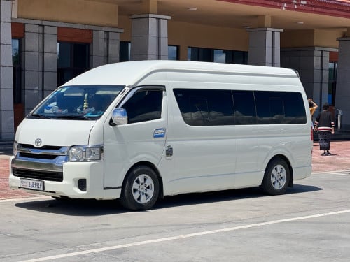 Hiace សំរាប់ជួលទេសចរណ៏