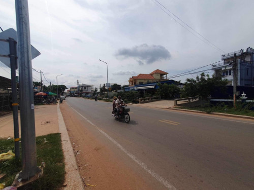 Land for sell in urgent/ ដីសម្រាប់លក់ ទីតាំងល្អ ជាប់ផ្លូវជាតិ
