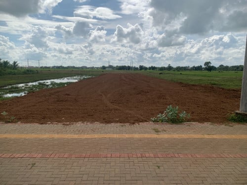 ជាប់នឹងផ្លូវ 30 ម៉ែត្រកែងនឹងផ្លូវ 14 ម៉ែត្រជាប្រភេទដីសម្រាប់ទិញធ្វើអាជីវកម្ម