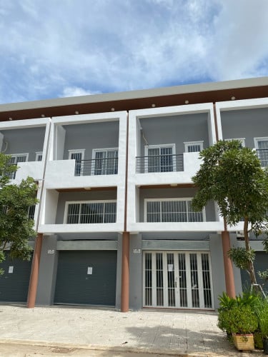 Shophouse លេីផ្លូវភ្លោះធំ​ សម្រា​ប់លក់ បុរីមនោរម្យ​ ព្រែកតាទែន​ ជាប់ផ្លូវជាតិលេខ៥​