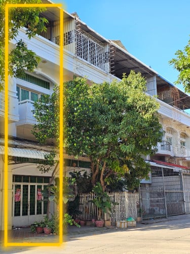 ផ្ទះនៅបូរី កាណាឌីយា​ ពោធិចិនតុងថោន TOWN