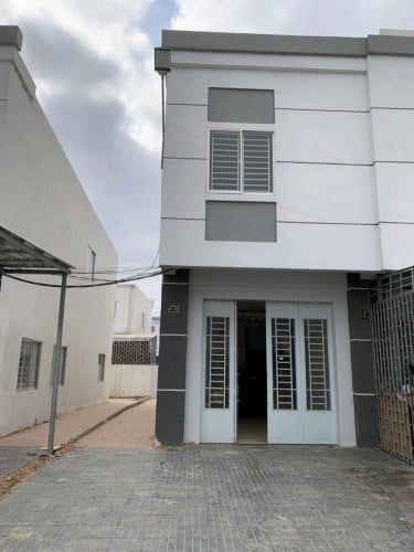 Shop house ថ្មី ថែមម៉ាស៊ីនត្រជាក់ និងទូទឹកកក