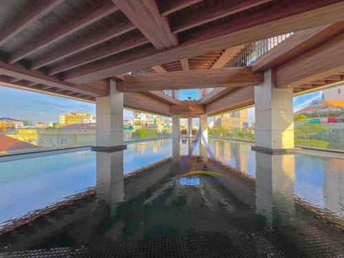 Modern apartment 1 bedroom with gym and pool for rent nearby Toul Kork market