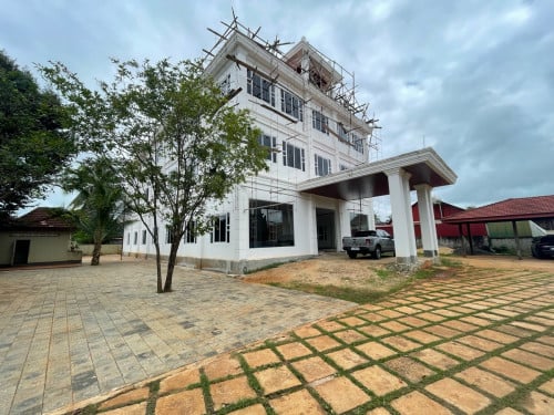 ទីតាំង​ផ្ទះ​ល្អ​ខ្លាំង​បំផុត​ ដី​ធំ​ទូលាយ​លក់​ក្នុង​តម្លៃ​ក្រោម​ទីផ្សារ​ច្រើន​