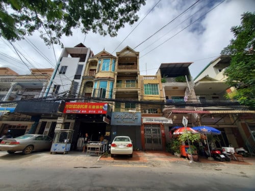 ផ្ទះអាជីវកម្ម សម្រាប់លក់​ និងជួល​ តម្លៃទាប លើផ្លូវត្រសក់ផ្អែម