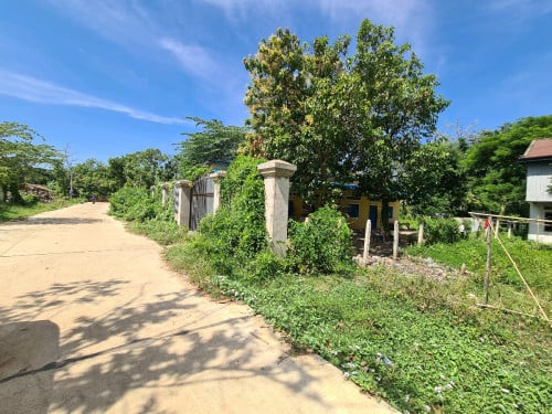 លក់ដីមានបន្ទប់ជួល 4បន្ទប់