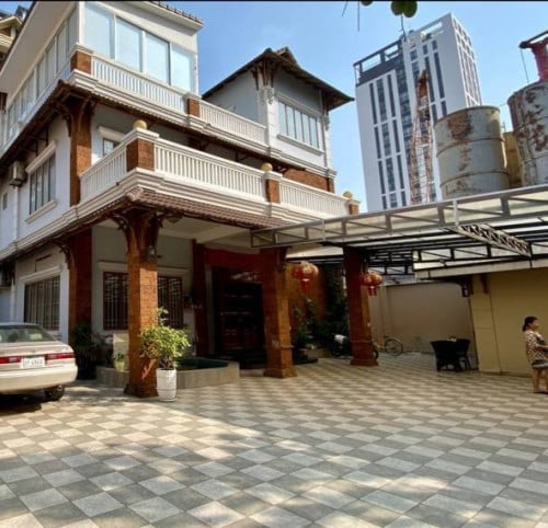 Below Market Price!!! Land and Villa for Sale in BKK1