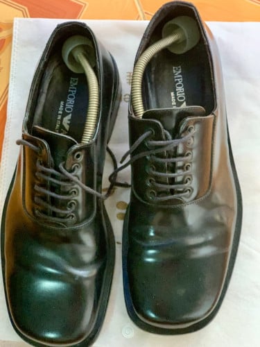 ស្បែកជើងហ្សីនលក់