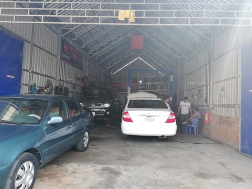 ដី​ និងឃ្លាំងប្លង់រឹងជាប់ផ្លូវជាតិលេខ5