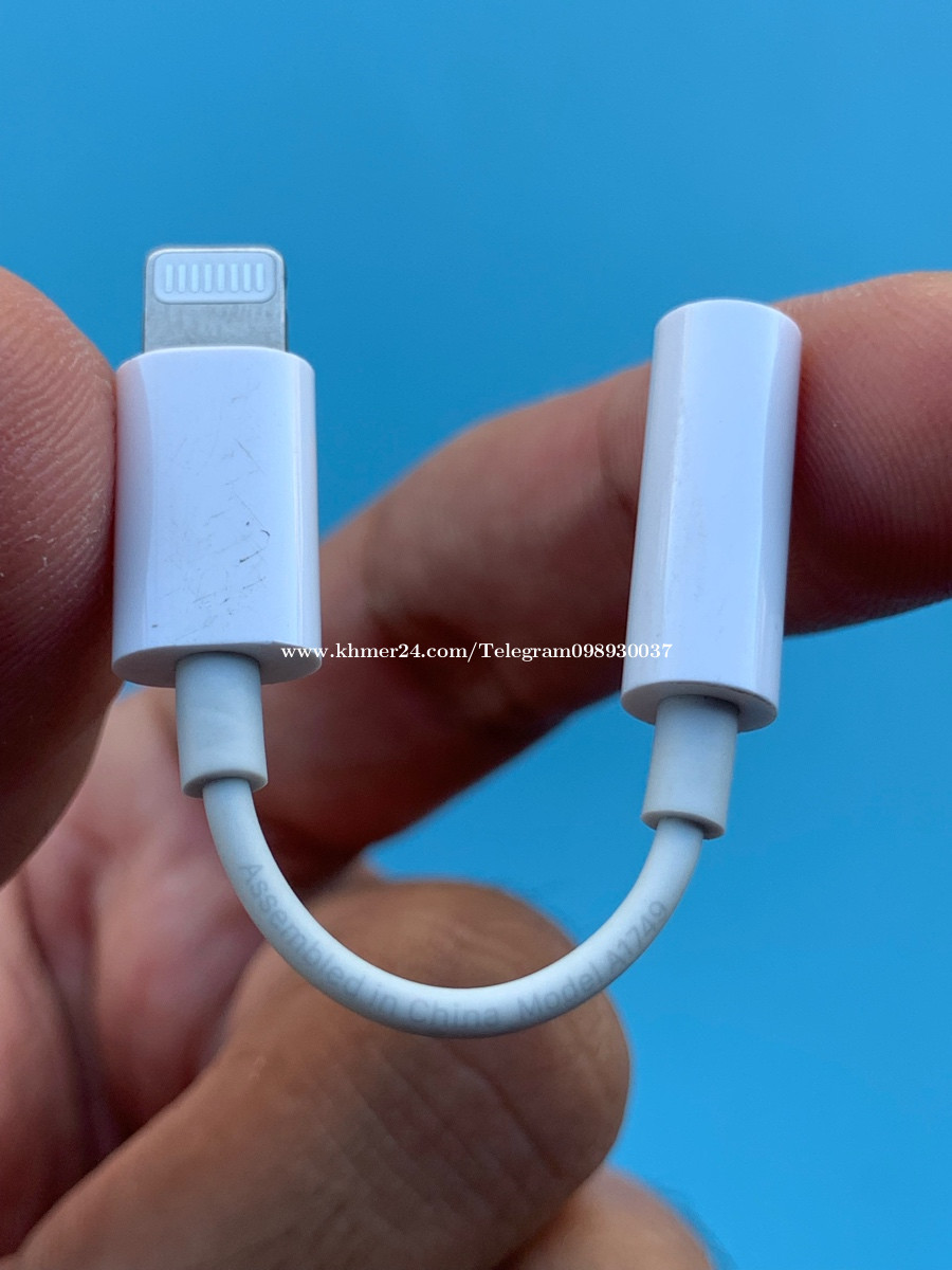 Original 3.5mm to Lightning Adapter Price 12.00 in Tuek Thla, Cambodia